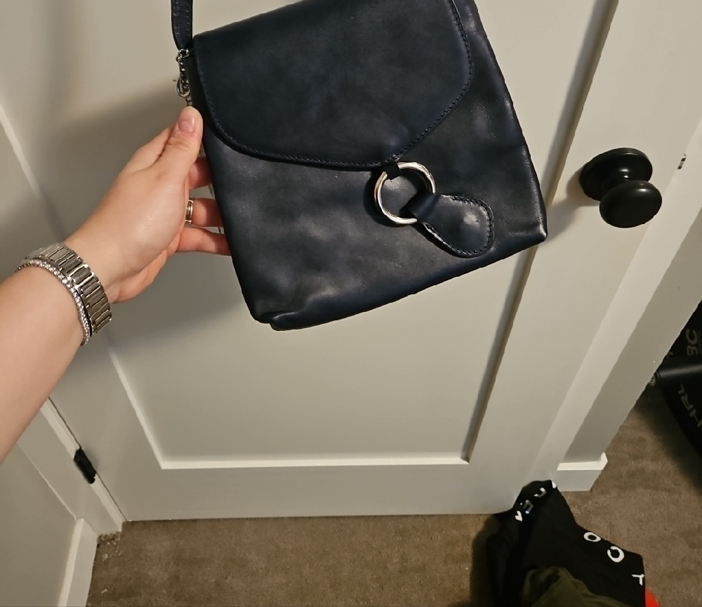 Elegant Made In ITALY Navy Crossbody Bag - Picture 2 of 7